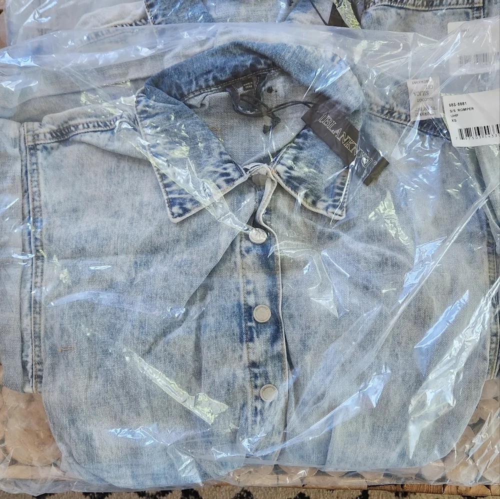 BLANK NYC - Time Zone Acid Wash Denim Short Sleeve Romper - XSmall - Picture 14 of 14